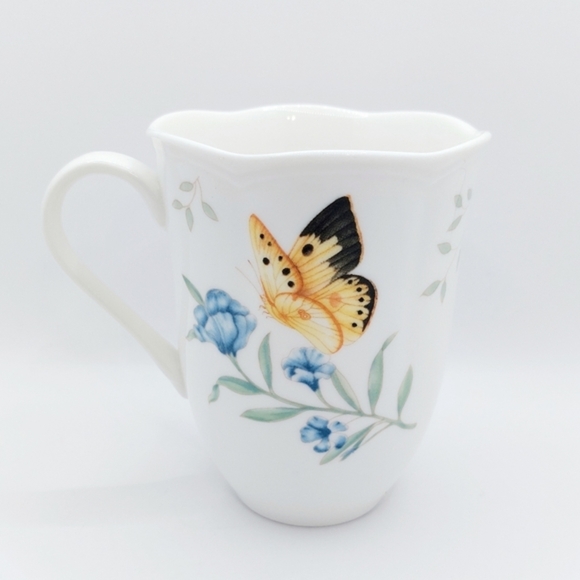 Beautiful Lenox Monarch Butterfly Ceramic Mug - Picture 4 of 6